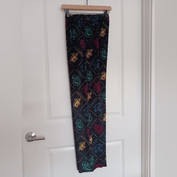 Harry Potter - Relaxed Lounge Pants! - Picture 1 of 7